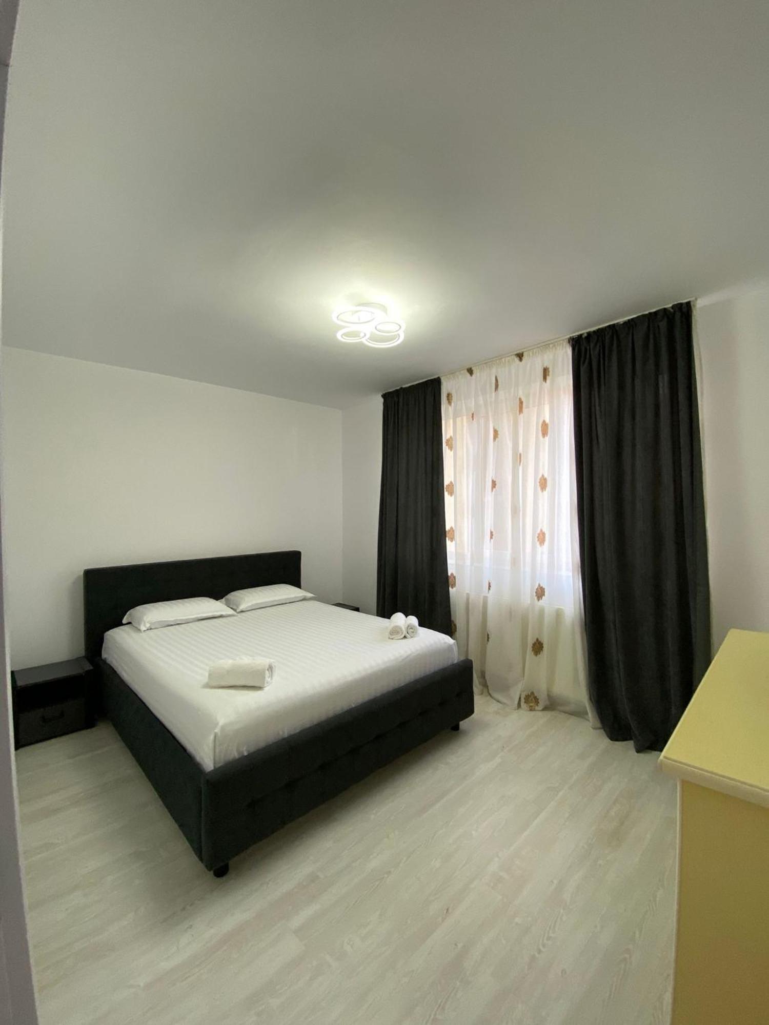 Sorinaapartament Târgu Neamț Esterno foto