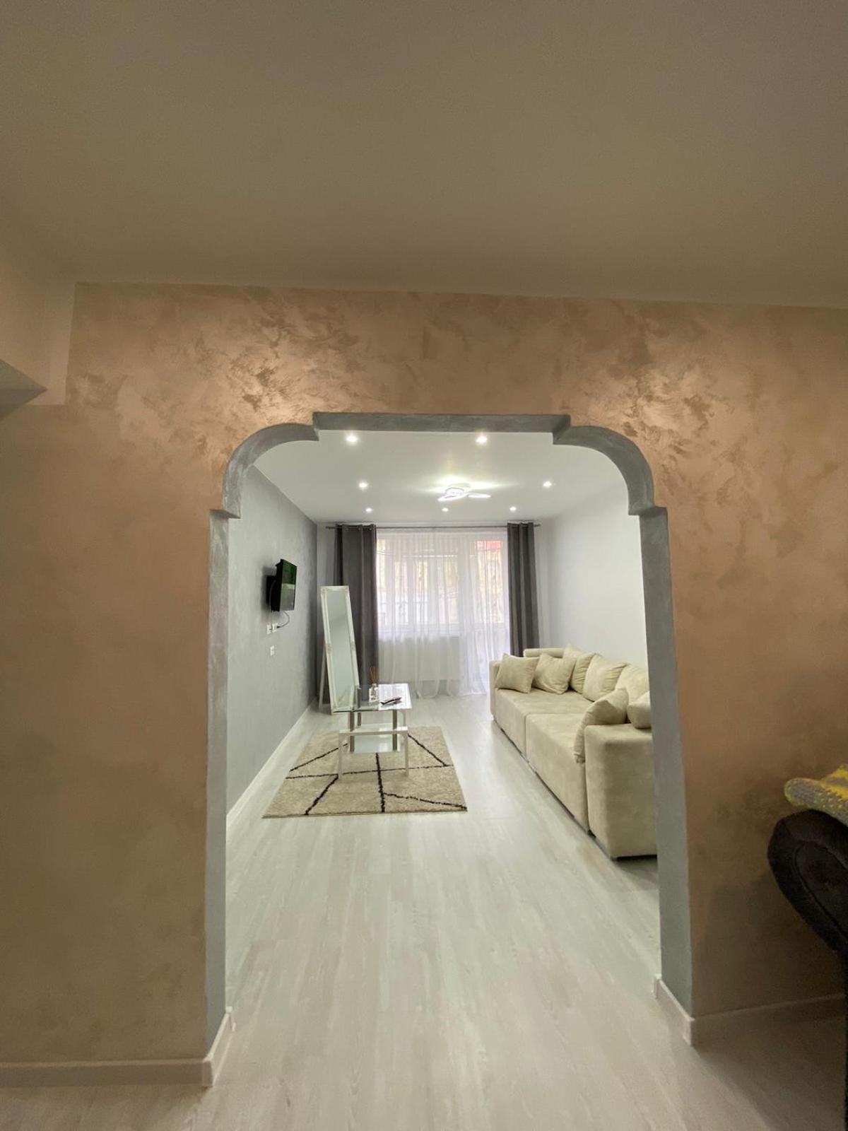 Sorinaapartament Târgu Neamț Esterno foto