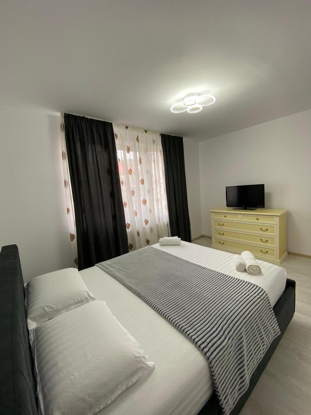 Sorinaapartament Târgu Neamț Esterno foto