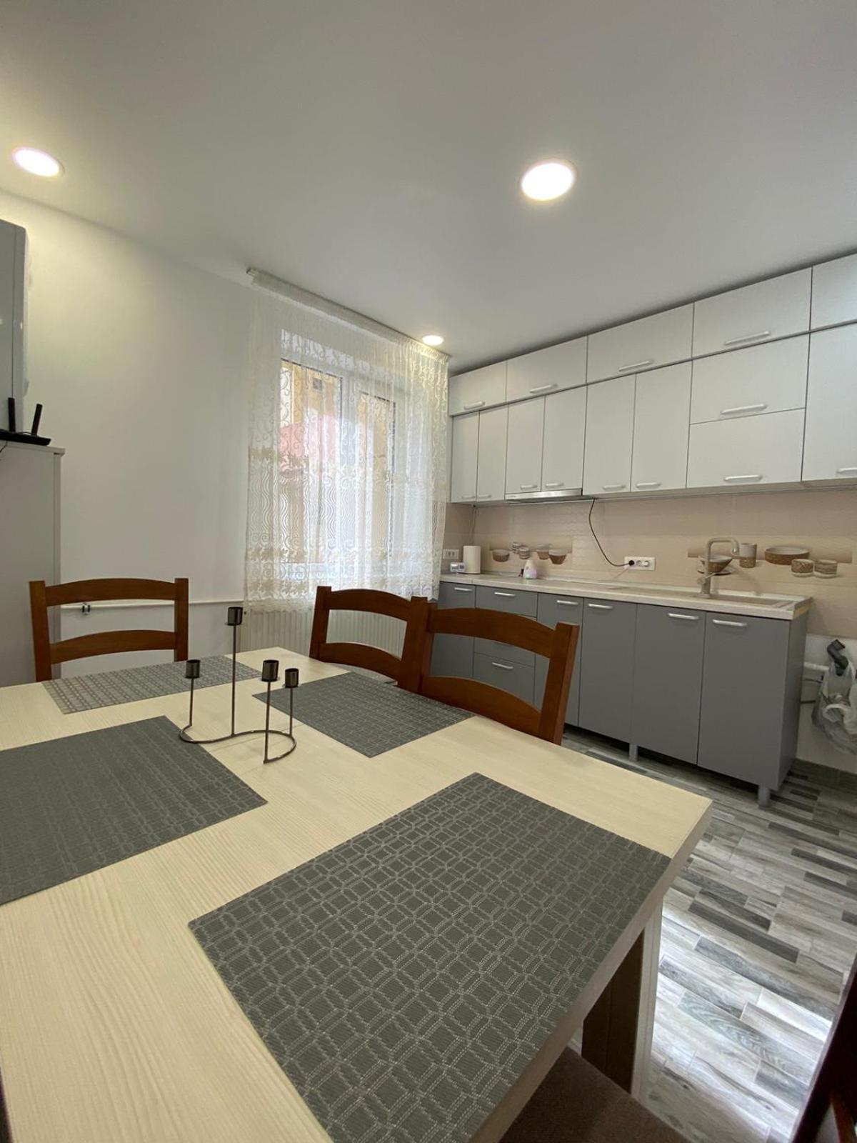 Sorinaapartament Târgu Neamț Esterno foto